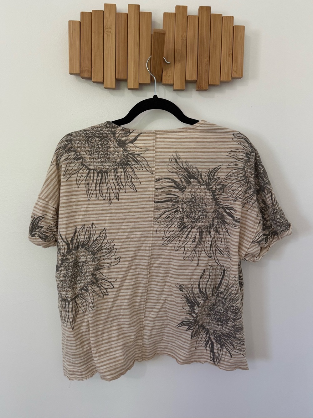 Pilcro Split-Neck Tee Cream Striped Sunflower Short Sleeve,SizeSmall,100% cotton - Picture 5 of 8